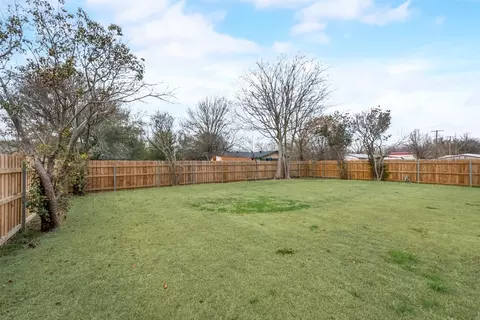 Exterior - 804 Maple St, Howe, TX 75459 photo 3 of 4