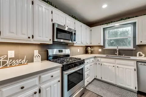 Kitchen - 804 Maple St, Howe, TX 75459 photo 3 of 3