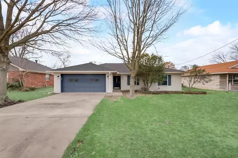 Exterior - 804 Maple St, Howe, TX 75459 photo 2 of 4