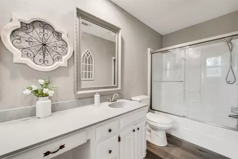 Bath - 804 Maple St, Howe, TX 75459 photo 2 of 3