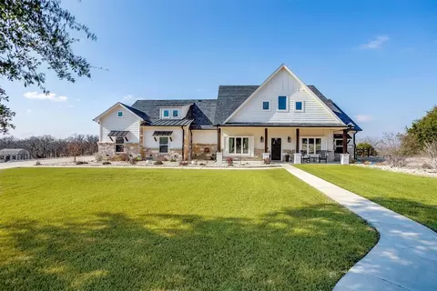 112 Maverick Ct, Granbury, TX 76049