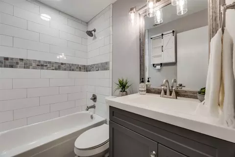 Bath - 2193 Raines Ct, Euless, TX 76039 photo 3 of 3