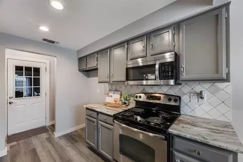 Kitchen - 2193 Raines Ct, Euless, TX 76039 photo 3 of 3