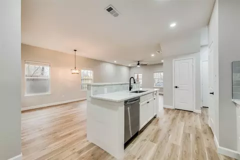 2608 Wills Point Ct, Fort Worth, TX 76105