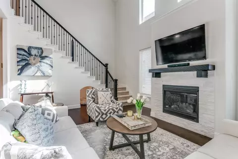 Living - 304 Julia Ln, Euless, TX 76040 photo 3 of 11