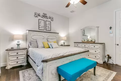 Bedroom - 304 Julia Ln, Euless, TX 76040 photo 4 of 4