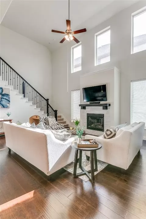 Living - 304 Julia Ln, Euless, TX 76040 photo 2 of 11