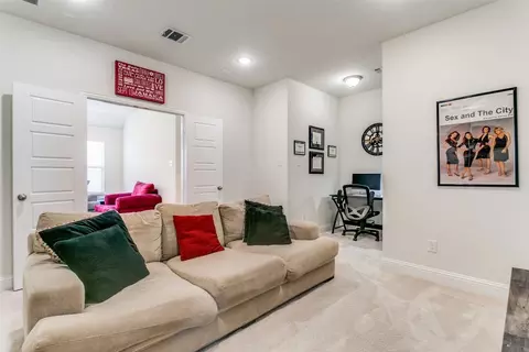 Living - 304 Julia Ln, Euless, TX 76040 photo 10 of 11
