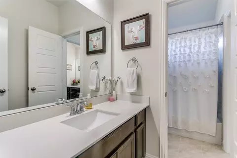 Bath - 304 Julia Ln, Euless, TX 76040 photo 1 of 3