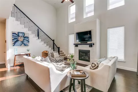 Living - 304 Julia Ln, Euless, TX 76040 photo 1 of 11