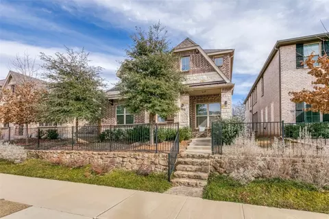 Exterior - 304 Julia Ln, Euless, TX 76040 photo 7 of 9