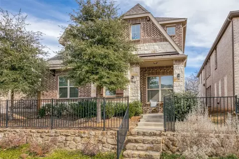 304 Julia Ln, Euless, TX 76040