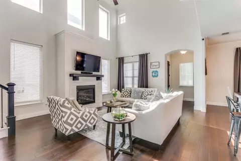 Living - 304 Julia Ln, Euless, TX 76040 photo 5 of 11