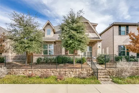 Exterior - 304 Julia Ln, Euless, TX 76040 photo 8 of 9