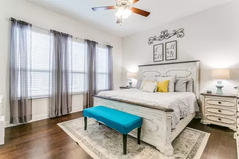 Bedroom - 304 Julia Ln, Euless, TX 76040 photo 3 of 4