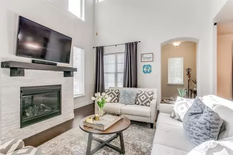 Living - 304 Julia Ln, Euless, TX 76040 photo 6 of 11