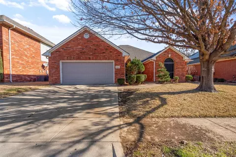 5861 Echo Bluff Dr, Haltom City, TX 76137