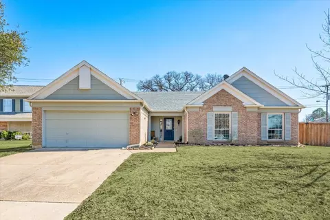 7600 Greenleaf Ct, North Richland Hills, TX 76182