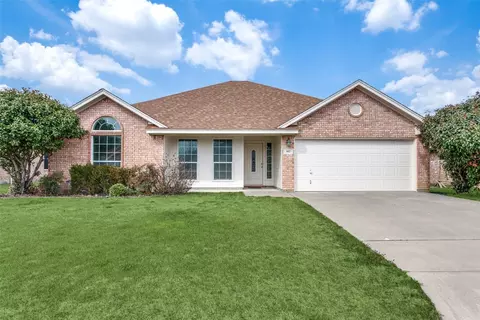 Exterior - 302 Rose Ave, Cleburne, TX 76033 photo 2 of 4