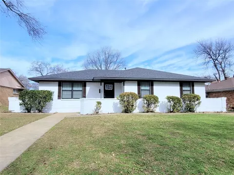 2215 Reynoldston Ln, Dallas, TX 75232