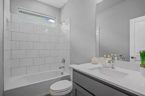 Bath - 3057 Lionsgate Dr, Argyle, TX 76226 photo 4 of 4