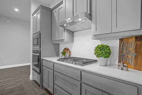 Kitchen - 3057 Lionsgate Dr, Argyle, TX 76226 photo 4 of 7