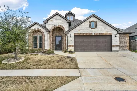 1613 Silver Ln, Aubrey, TX 76227
