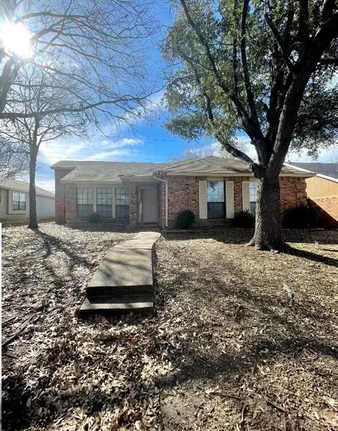 6918 Christina Ln, Garland, TX 75043
