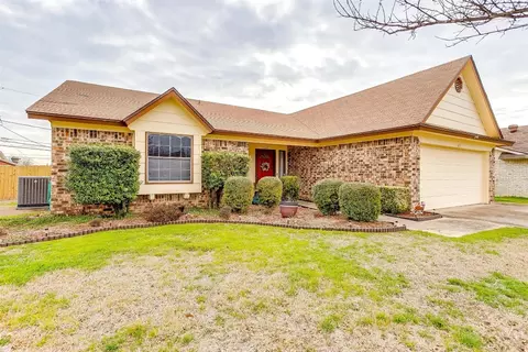 1025 Johnson, Benbrook, TX 76126
