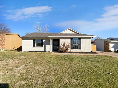 6925 Sunflower Cir S, Fort Worth, TX 76120