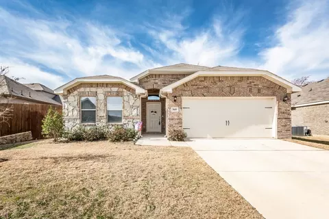 960 Crockett St, Aubrey, TX 76227
