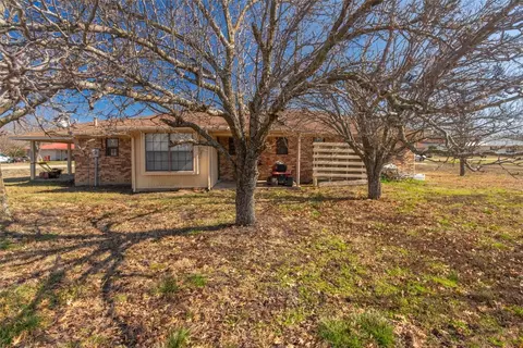 Exterior - 305 N 6th St, Celeste, TX 75423 photo 5 of 7