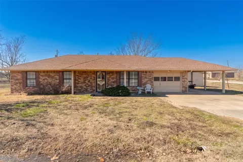 305 N 6th St, Celeste, TX 75423