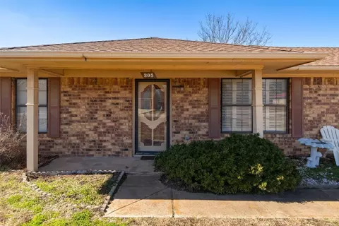 Exterior - 305 N 6th St, Celeste, TX 75423 photo 2 of 7