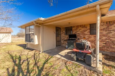 Exterior - 305 N 6th St, Celeste, TX 75423 photo 6 of 7