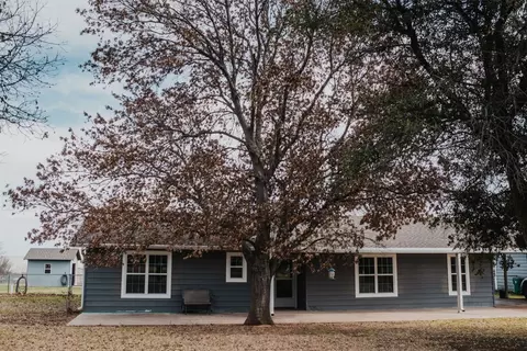 1313 Country Club Rd, Olney, TX 76374