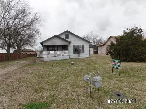504 N Edward St, Quinlan, TX 75474