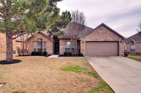 1410 Oxford Dr, Mansfield, TX 76063