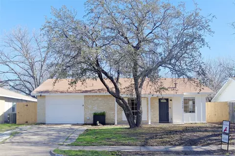 3122 Elm Dr, Grand Prairie, TX 75052
