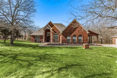 144 N Natural Springs Ln, Azle, TX 76020