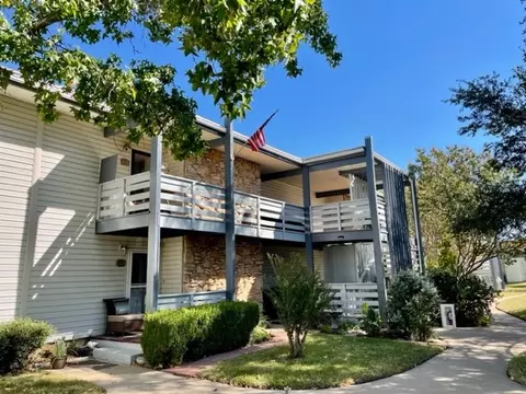 112 Harbor Dr #115, Runaway Bay, TX 76426
