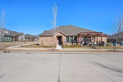 Exterior - 1028 3rd St, Argyle, TX 76226 photo 4 of 10