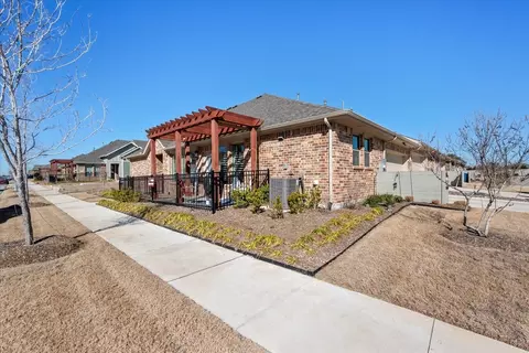 Exterior - 1028 3rd St, Argyle, TX 76226 photo 2 of 10