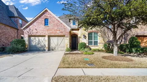 411 Vine St, Irving, TX 75039