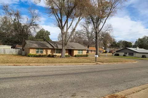 821 E Clinton Ave, Athens, TX 75751