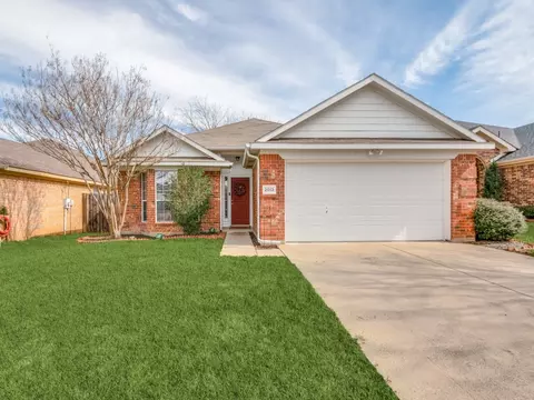 2013 Castleview Dr, Fort Worth, TX 76120