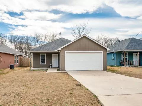 309 W Oak St, Whitewright, TX 75491
