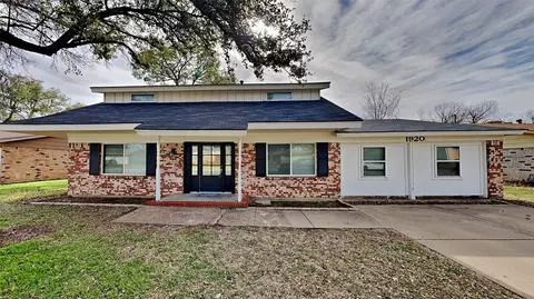 1920 Charleston Dr, Bedford, TX 76022
