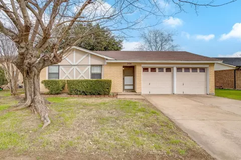 204 Julie Dr, Crowley, TX 76036