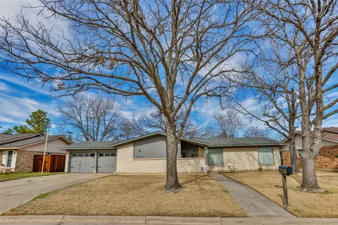 2003 Cypress St, Gainesville, TX 76240